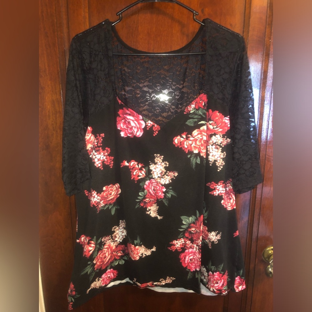 Floral and lace torrid top (PLUS SIZE)